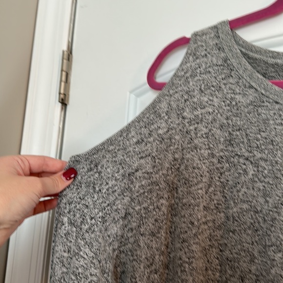 Alya | Open Shoulder Embroidered Top - Picture 3 of 7